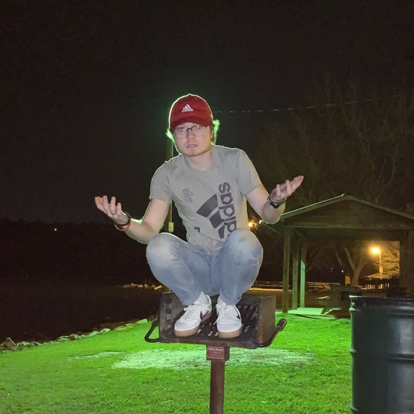 Meet your Posher, Hunter - Picture 1 of 1